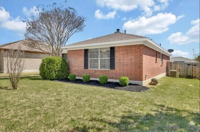 Building Photo - 1101 Disraeli Cir