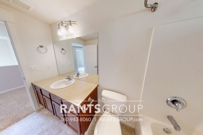 Building Photo - 4-bedroom, 2-bathroom Home with Green Belt in A Prime Location!
