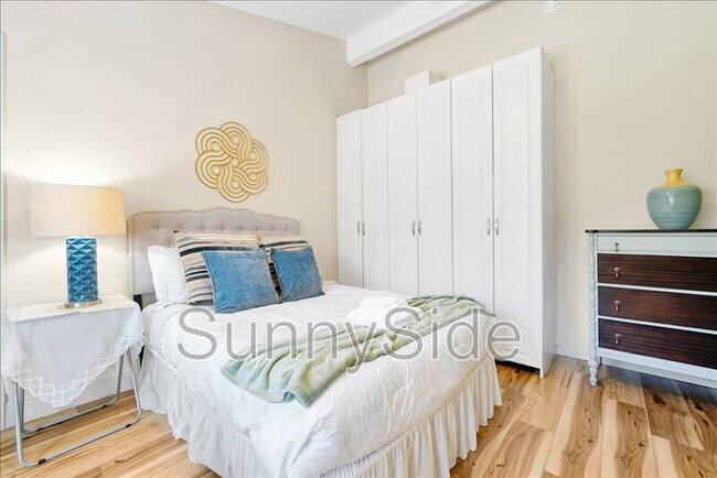 Building Photo - 42 Nottingham Way