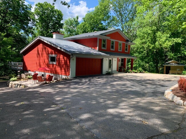 Building Photo - N2781 Wildwood Dr