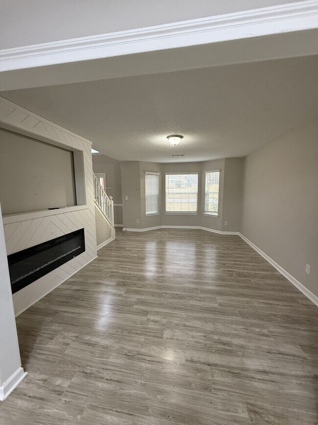 Building Photo - Spacious 5 Bedroom Home with Flexible Living Space & Huge Backyard