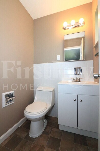 Building Photo - 2335 Bramble Ln