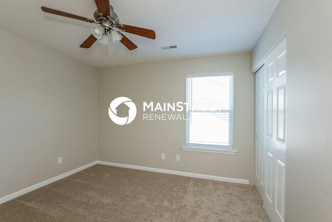 Building Photo - 3 Bedroom Pet-Friendly Home in Charlotte, NC with Main Street Renewal