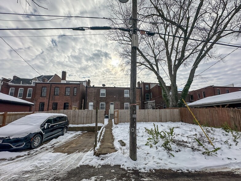 Building Photo - 2747 Armand Pl