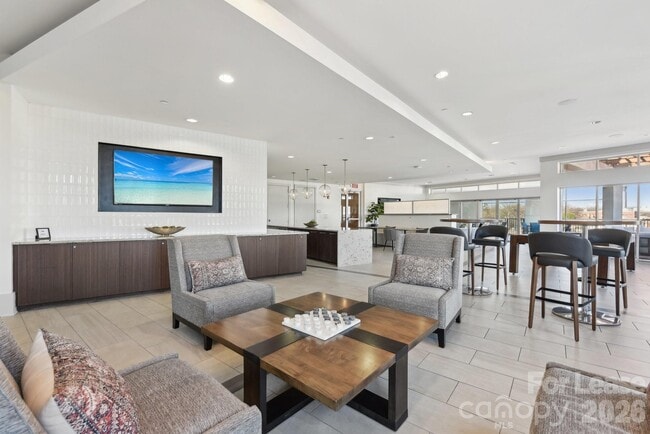 Building Photo - 905 Kenilworth Ave