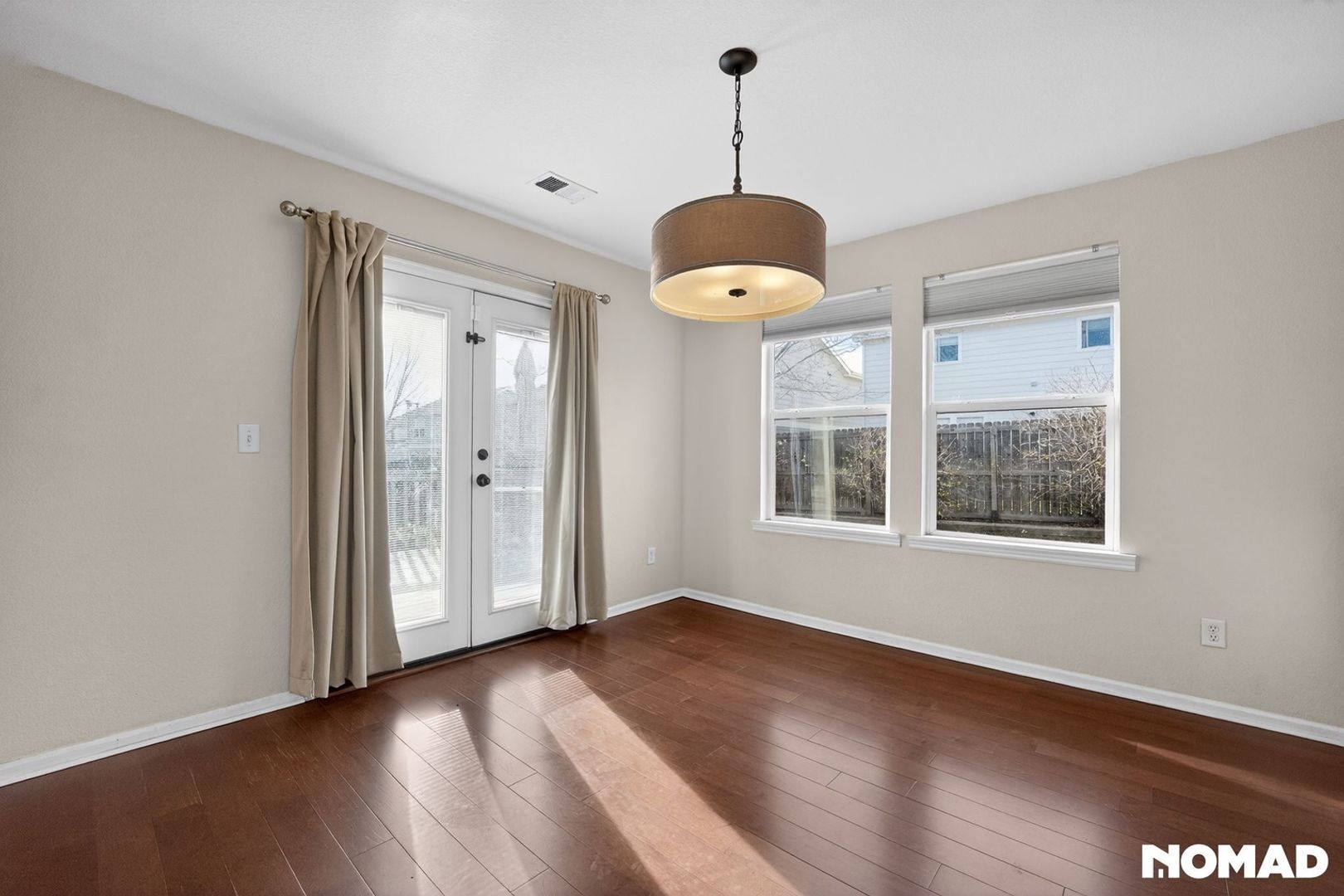 Building Photo - 454 E 77th Pl