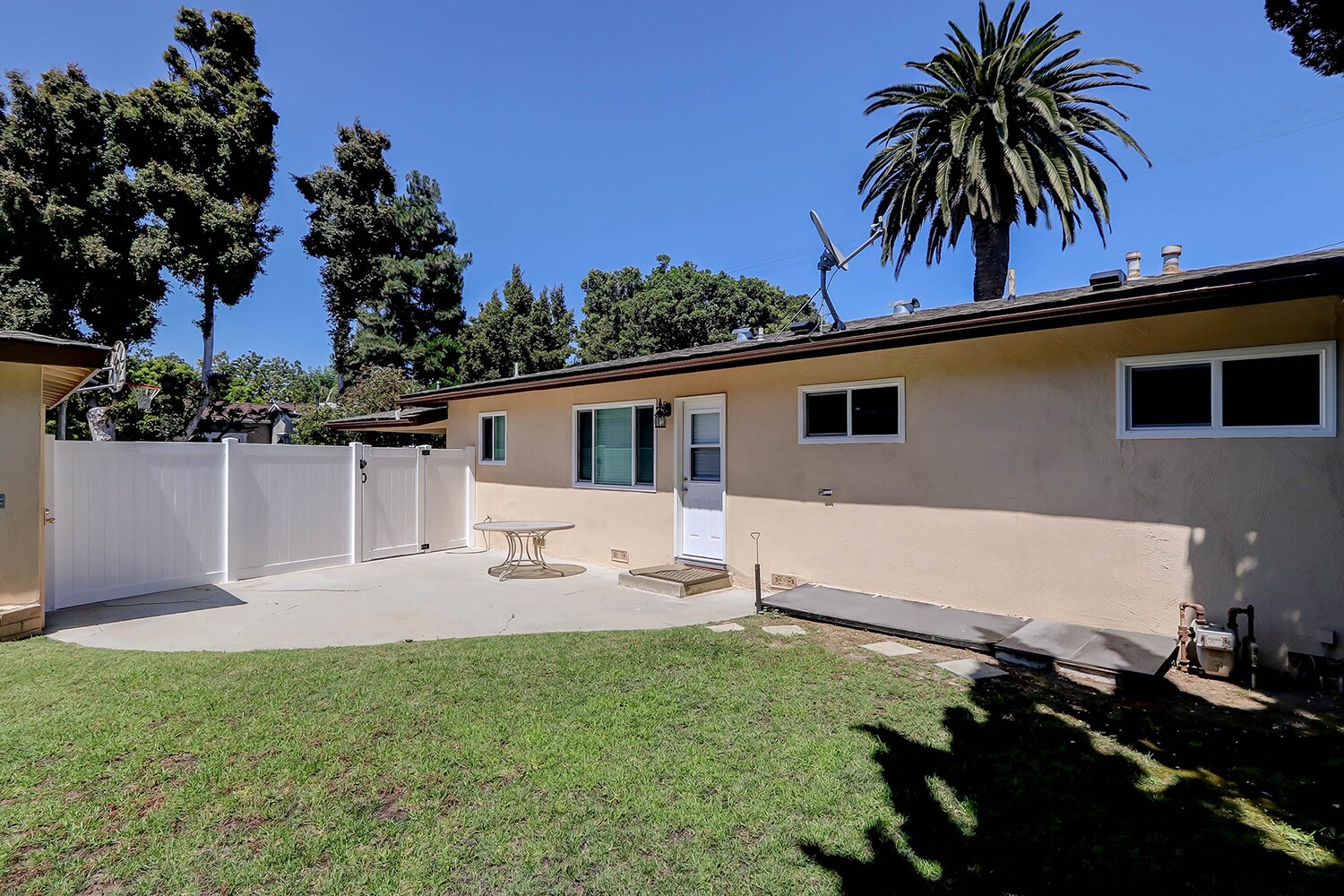 Building Photo - 2407 Mackay Ln