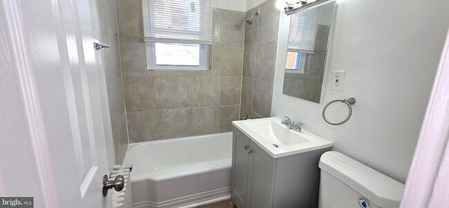 Building Photo - 3207 11th Pl SE