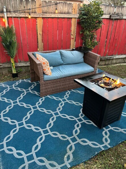 Building Photo - 5000 Cardenas Dr