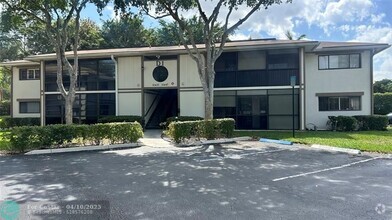 Building Photo - 10441 E Clairmont Cir