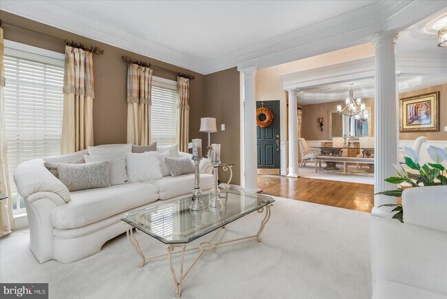 Building Photo - 1710 Stone Ivy Pl