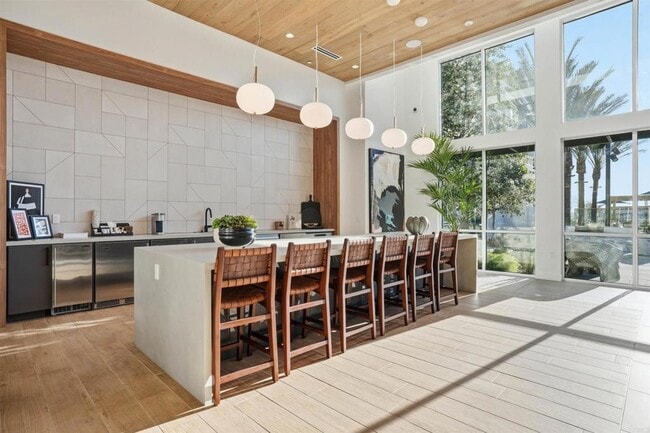 Building Photo - 6040 Radiant Ct