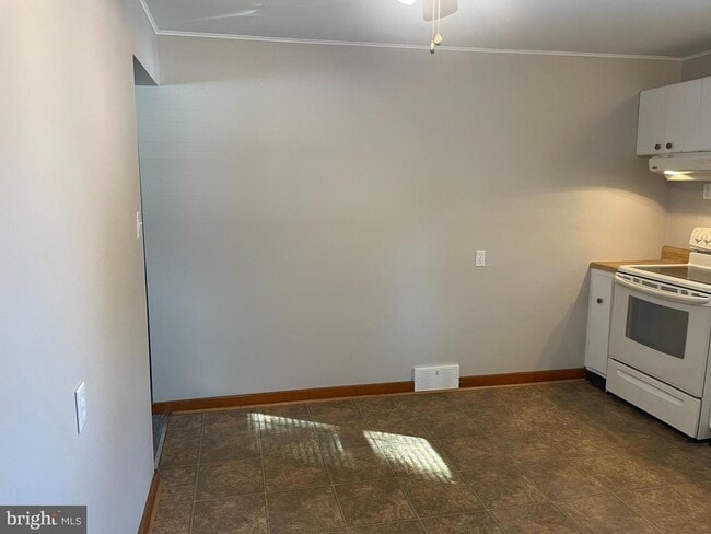 Building Photo - 5017 Mauretania Ave