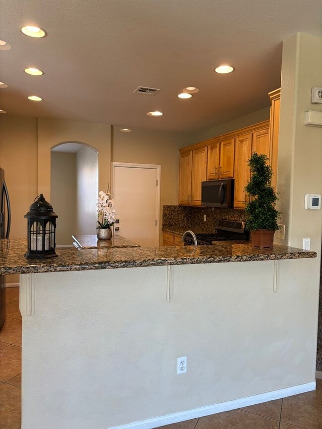 Building Photo - Southwest 5 bd 3 full bath with 2 car gara...