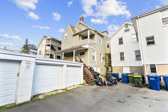 Building Photo - 121 N State St