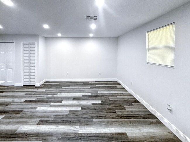 Building Photo - 1326 S Summerlin Ave
