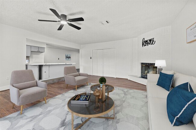 Building Photo - 10027 Valley Sun Dr