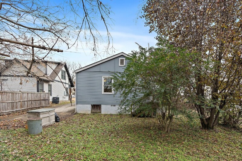 Building Photo - 910 Apex St