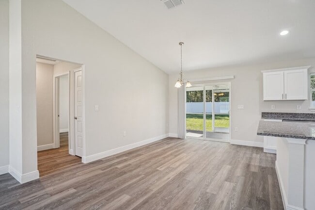 Building Photo - 6 Dogwood Dr Trce