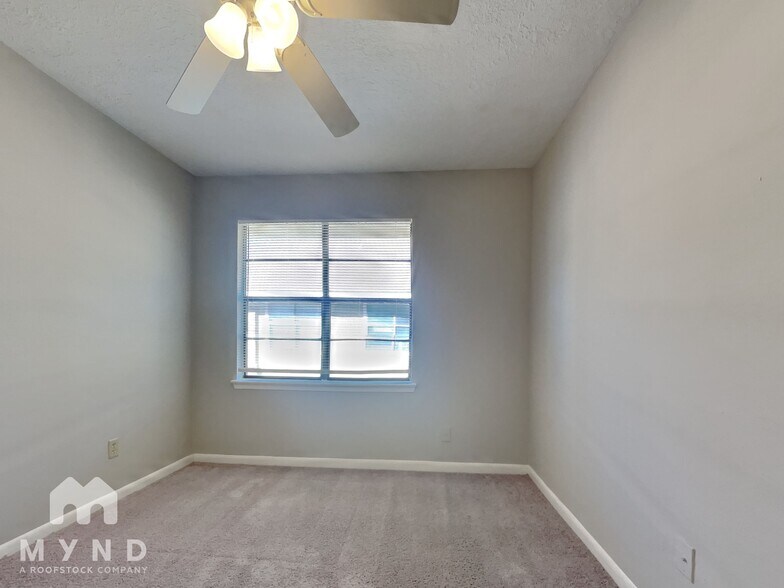 Building Photo - 1807 Briarcreek Blvd