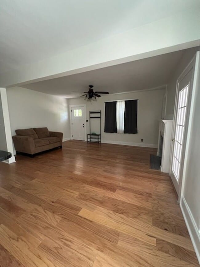 Building Photo - ***PROMOTION $100 OFF FIRST MONTHS RENT***...