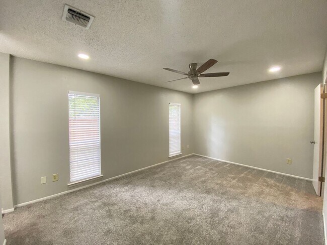 Building Photo - 7146 Spring Grove Dr