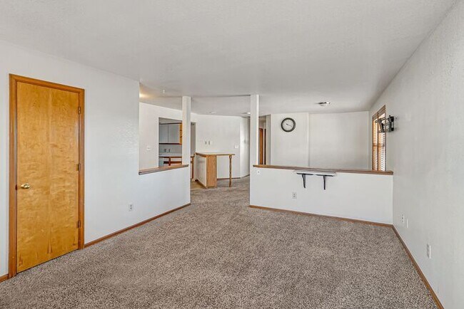 Building Photo - Charming 2-bedroom, 2-bathroom townhome with a 1-car garage