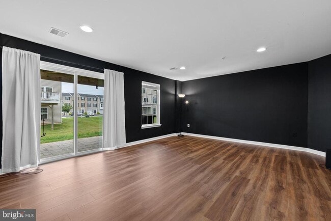 Building Photo - 110 Topaz Dr