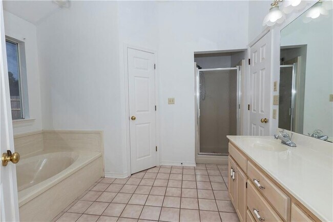 Building Photo - 118 Everest Dr