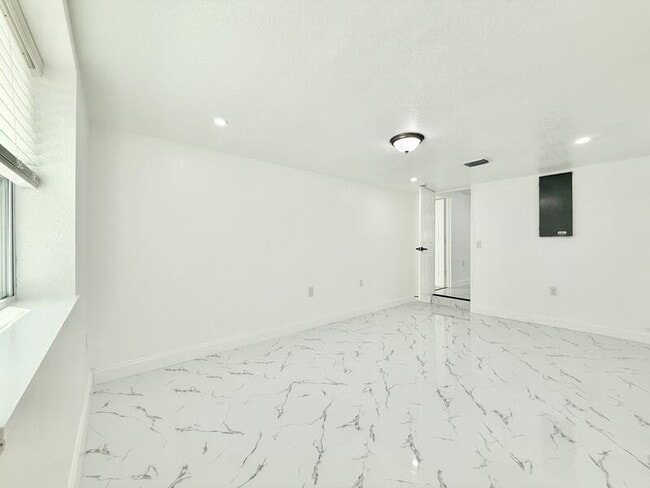 Building Photo - 2712 60th Ave N