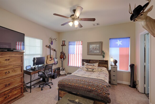 Building Photo - 1122 Detroit St