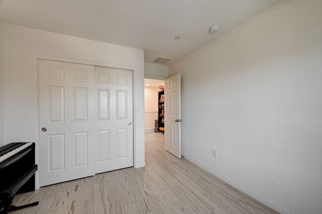 Building Photo - Stunning Southern Highlands three bedroom!