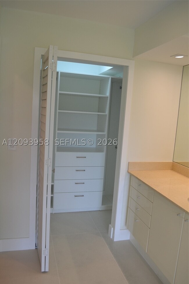 Building Photo - 255 Galen Dr