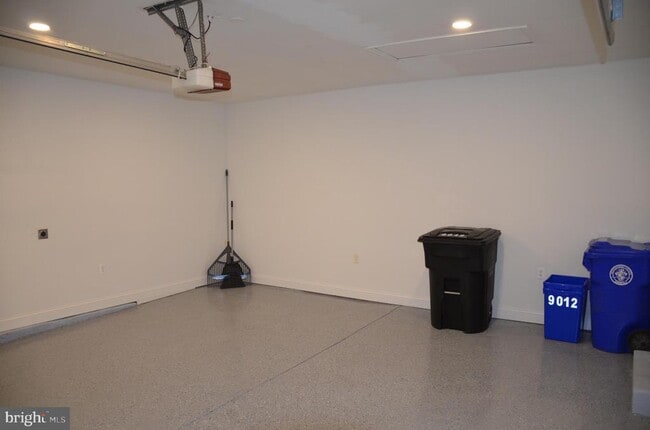 Building Photo - 9012 Paddock Ln