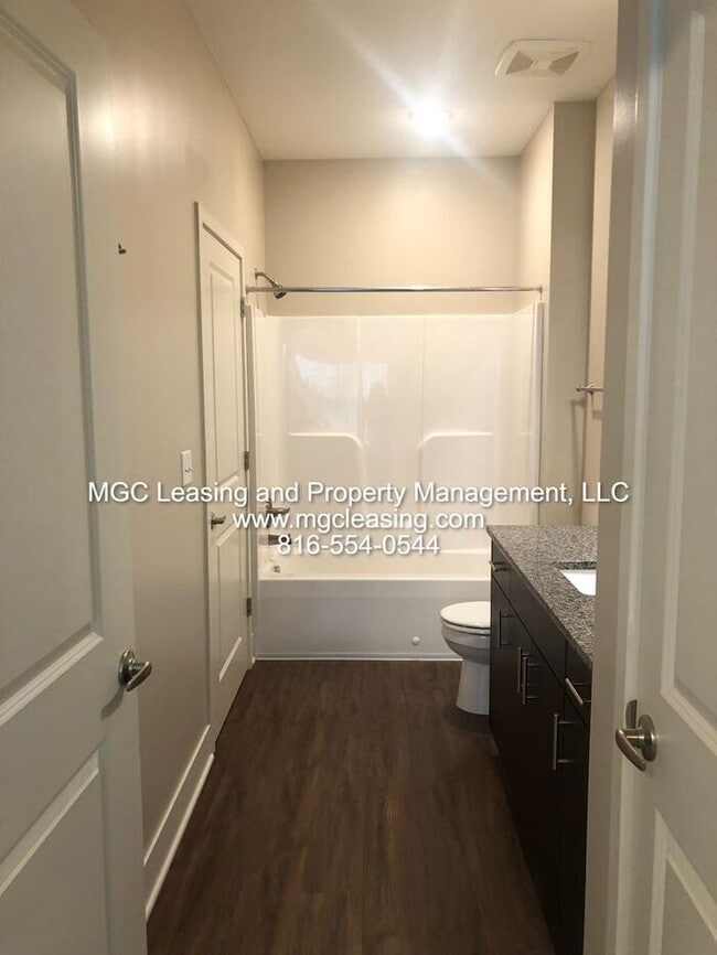Building Photo - Hot Deal Alert! Move In May and Save!