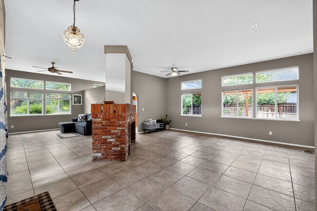 Building Photo - Beautifully Updated Home on Prime Corner Lot | Upgrades in Progress