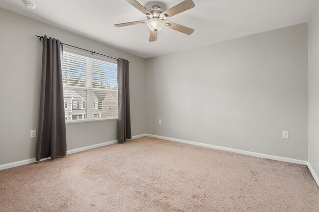 Building Photo - Gorgeous Single Family home in East Durham: Available Now