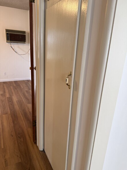 Building Photo - 330 E Fairview Ave