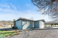 Building Photo - 255 Foots Creek Rd