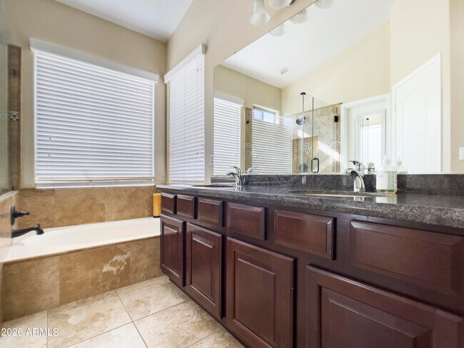 Building Photo - 1084 N Martingale Rd