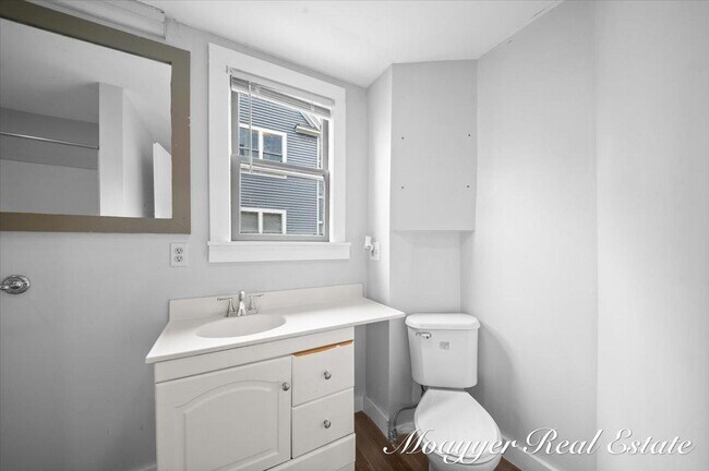 Building Photo - 921 4th St NW