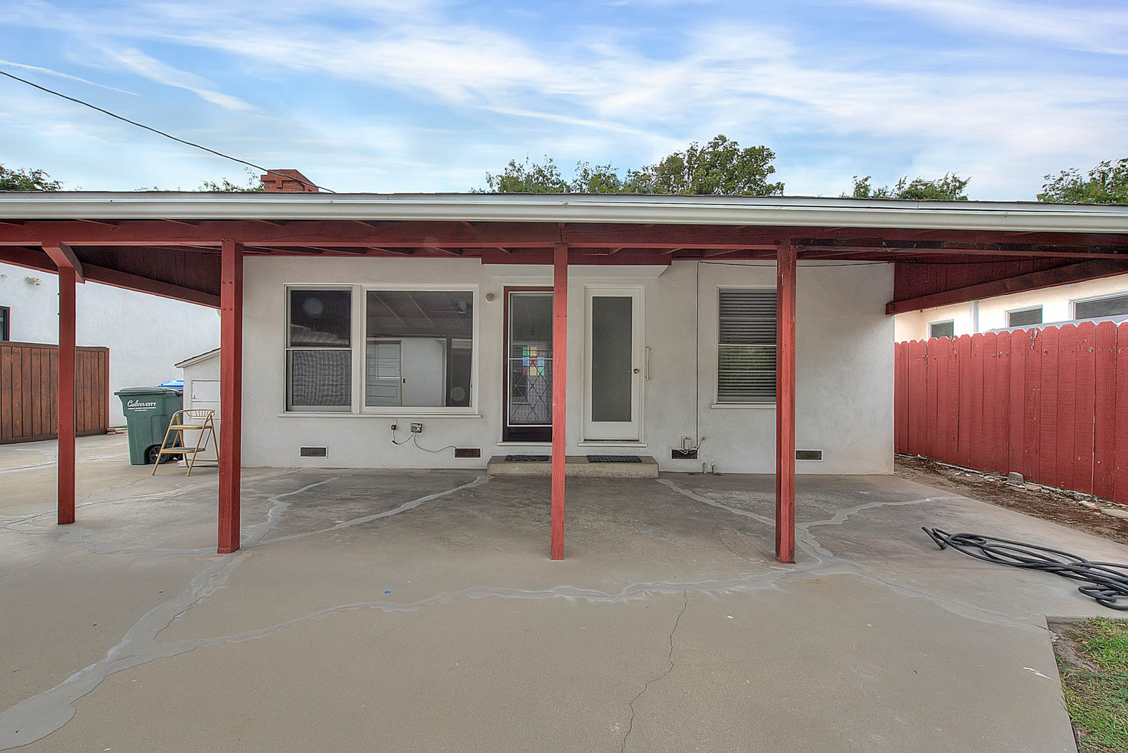 Building Photo - 10860 Oregon Ave