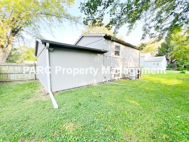 Building Photo - 3821 N Wittfield St