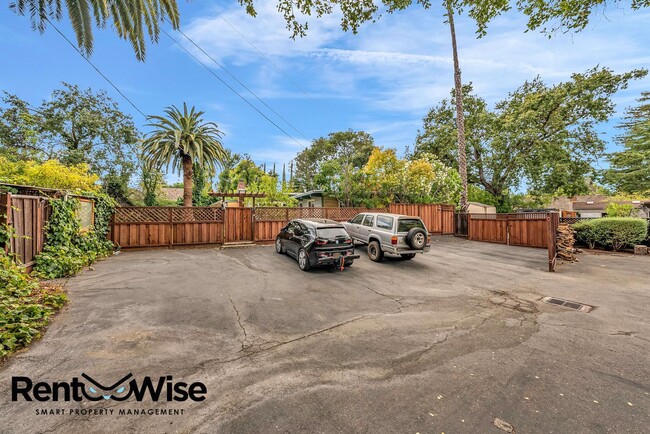 Building Photo - 2170 Clayton Dr