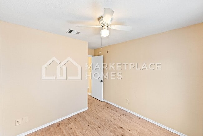 Building Photo - 1804 Easton Dr