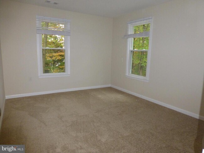 Building Photo - 11415 Jordan Ln
