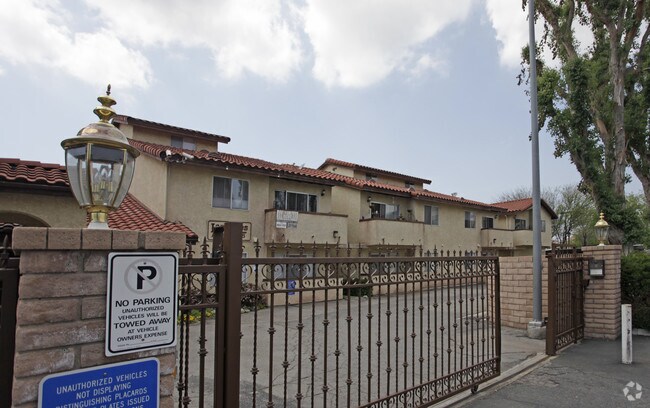 Las Flores Apartments Santa Clarita, CA Apartment Finder