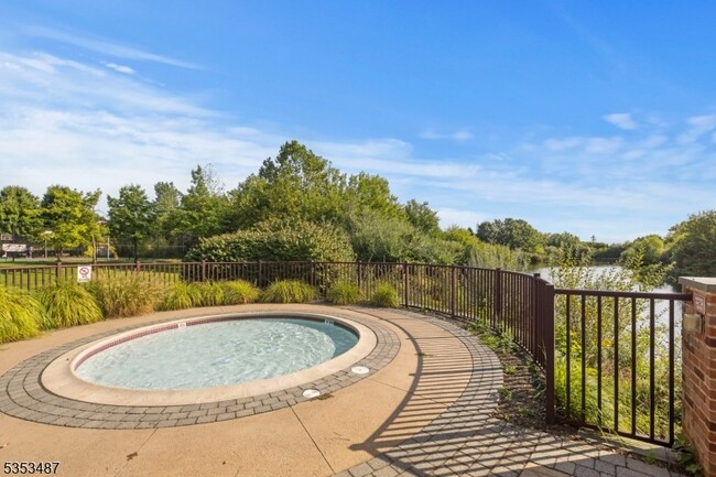 Building Photo - 207 Shearwater Ct W