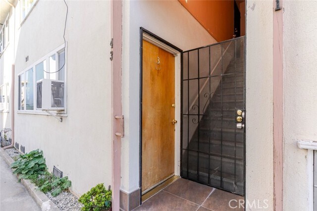 Building Photo - 1217 N Kingsley Dr