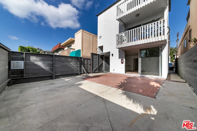 Building Photo - 37 29th Ave